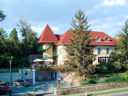 Balatonalmádi Panzió Art Cafe