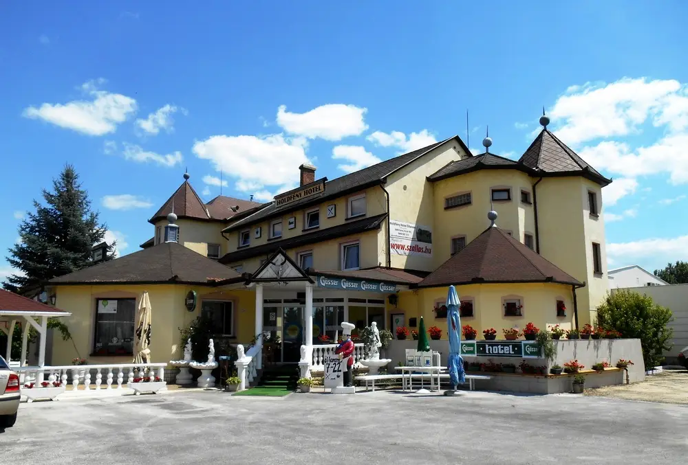 Forró Holdfény Hotel Étterem