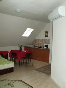 Imobil, Apartament Sfverle, cabana de vanzare Gyula