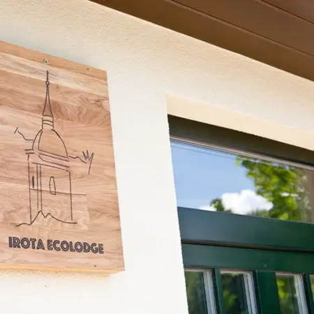 Cazare Irota - Cabana EcoLodge cu vedere spre curte