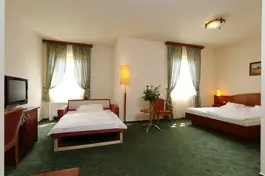 Szigetszentmiklós Gastland M0 Hotel***