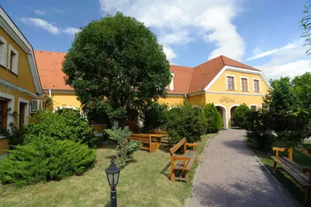 Szigetszentmiklós Gastland M0 Hotel***