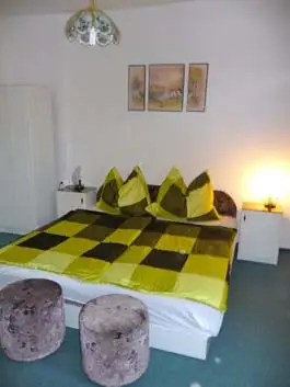 Apartament  cu etaj, parter