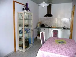 Apartament în casă familială cu grădină închisă (partea de langa stradă)