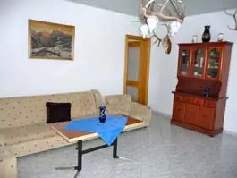 Apartament în casă familială cu grădină privată (partea de langa gradina)