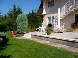 Apartament în casă familială cu grădină privată (partea de langa gradina)